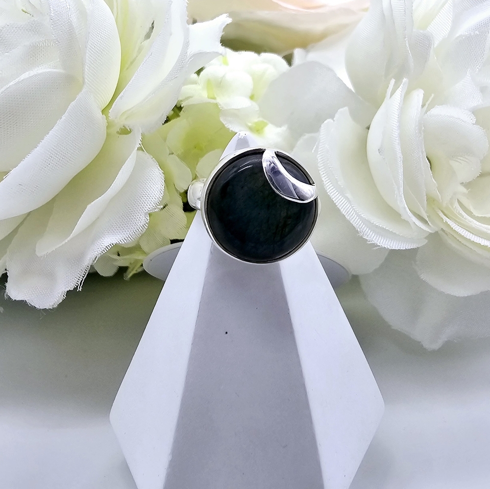 🥰 GLOWING MOON RING - Picture 6 of 9